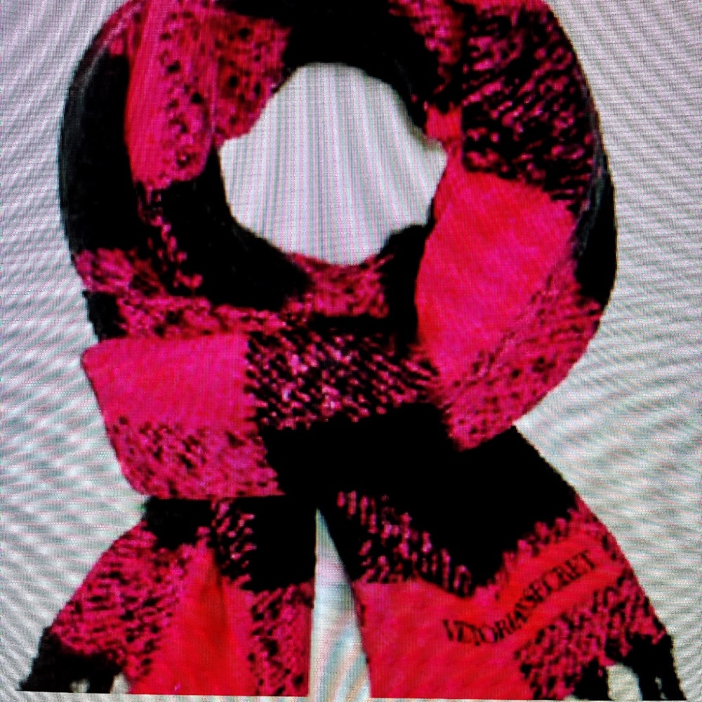 NWT Victoria Secret Plush Buffalo Check Scarf